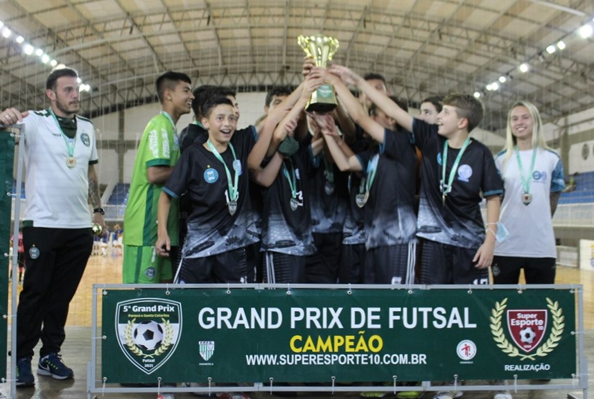 AABB/Coritiba ergue a taça na Sub-13