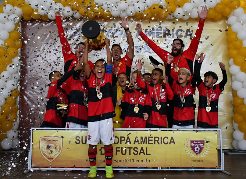 Depois de um jogão, deu Flamengo na Sub-08
