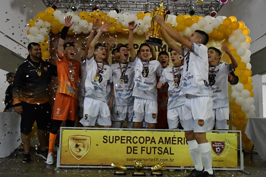 APAF de Paranaguá conquista a taça na Sub-15