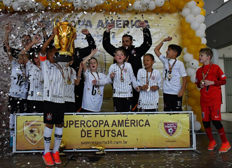 Sub-09: Corinthians vira no fim e é campeão. Fiel enlouquece...