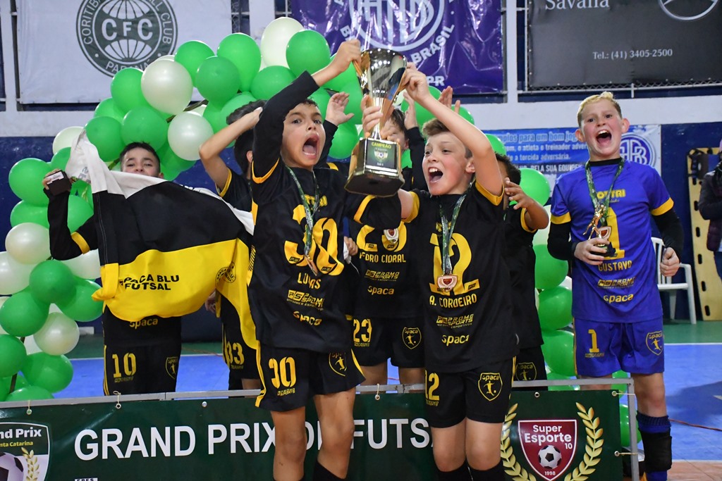 Na Sub-11, a taça de campeão é da Spaca Blu