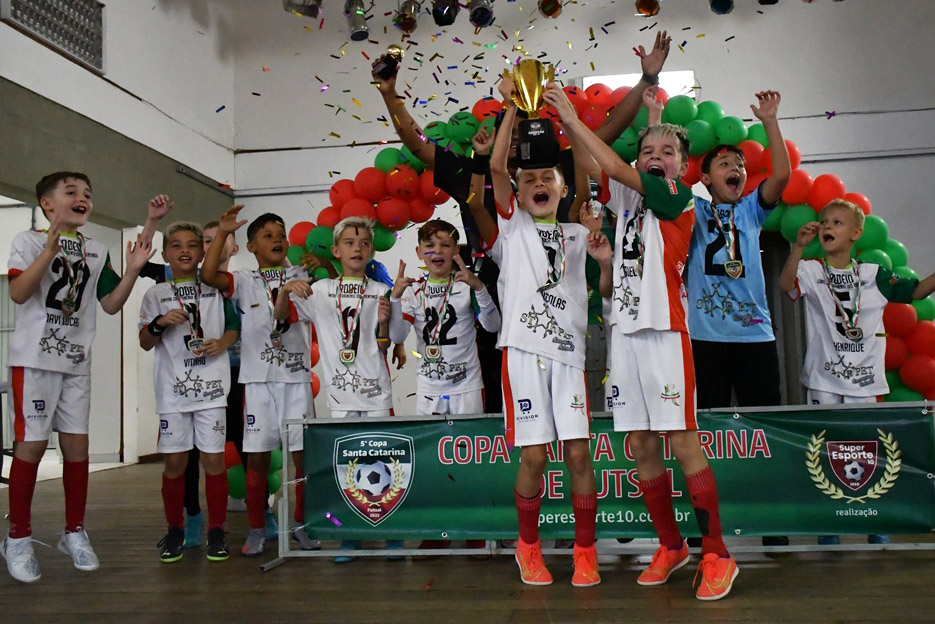 Taça da Sub-09 foi para o Rodeio Futsal