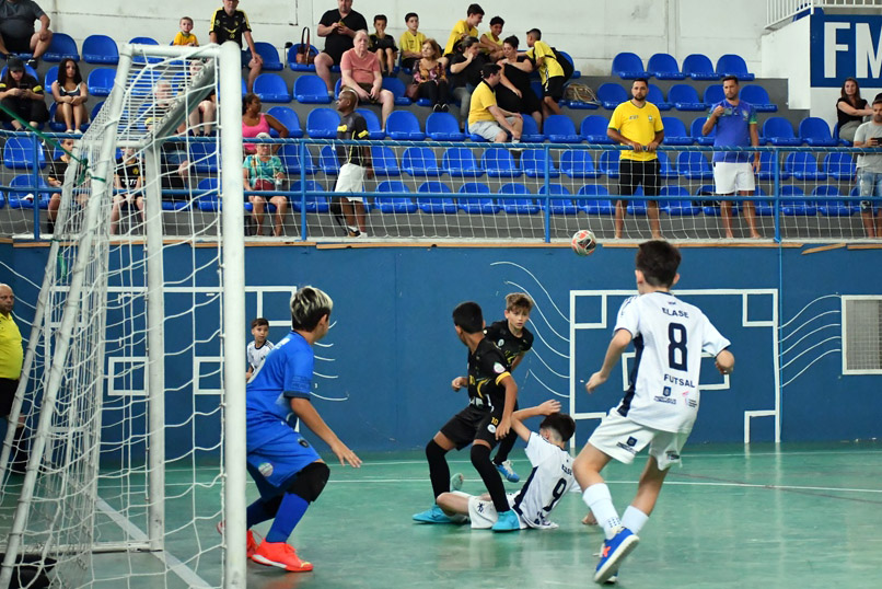 Três categorias estão decidindo seus campeões neste domingo