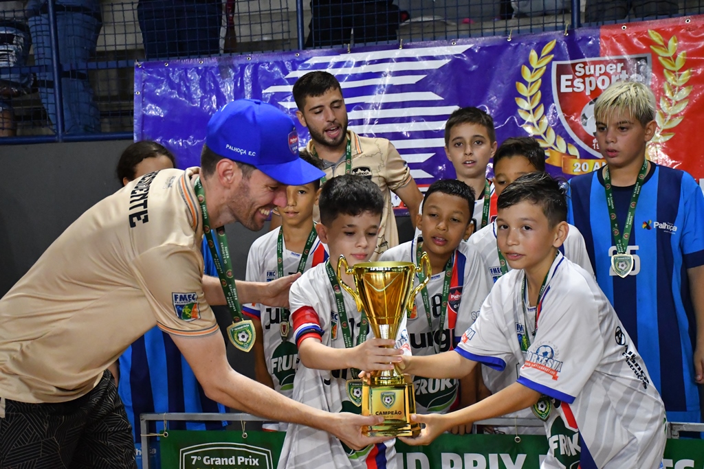 Palhoça marca três vezes e levanta o troféu na Sub-12