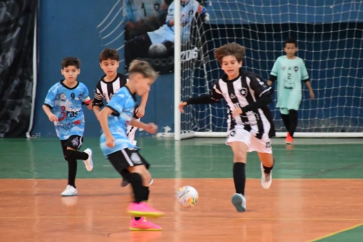 Segundo dia com grandes clubes em quadra