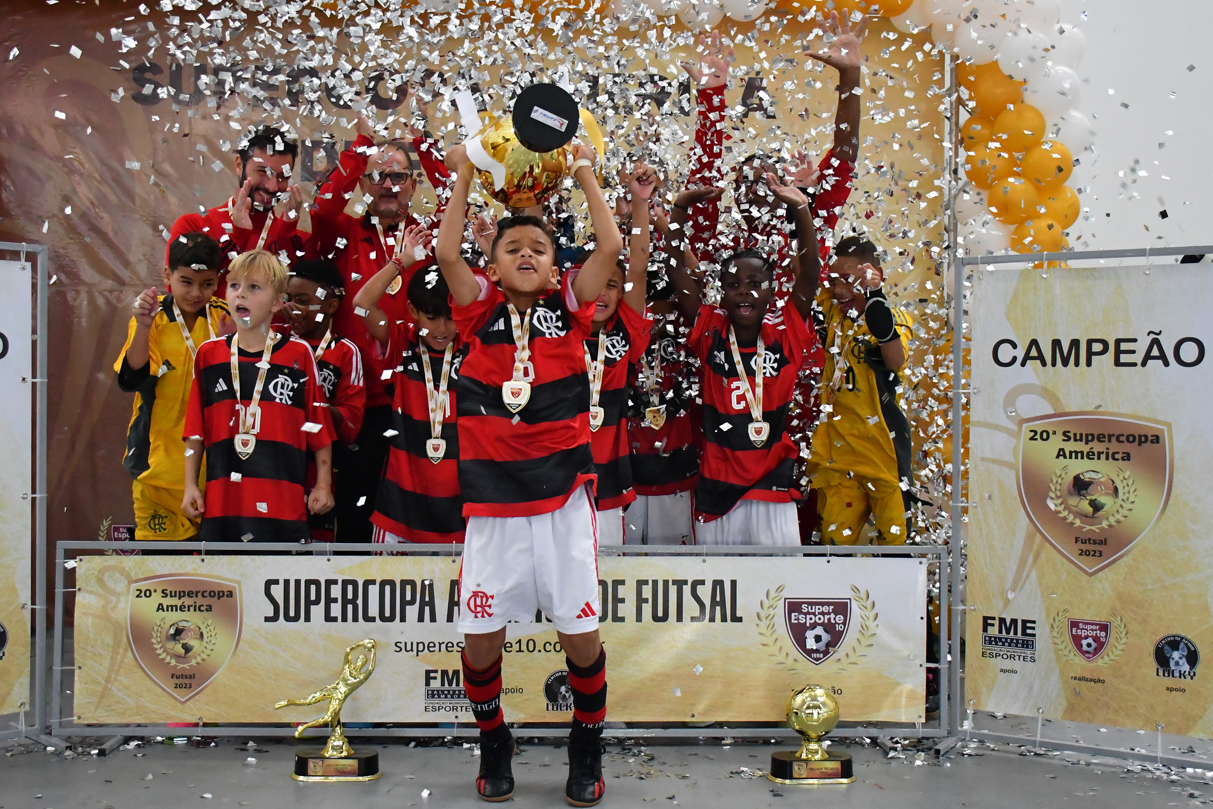 Jogão rubro-negro: Flamengo supera Atlético-PR na Sub-09