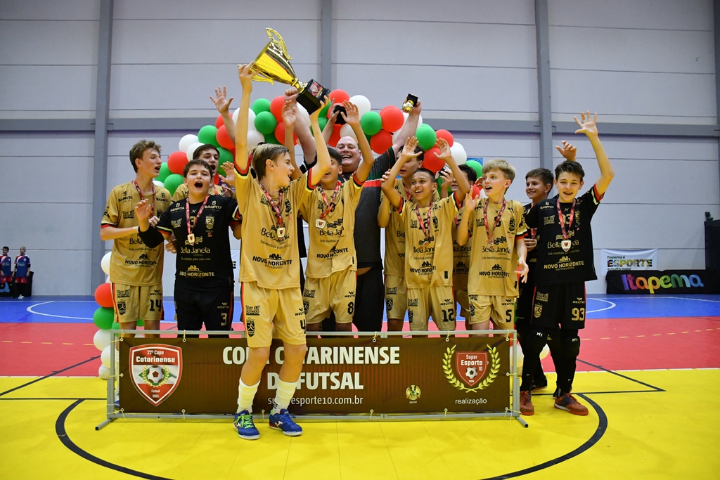 De virada e com goleada, Apama é campeã Sub-13