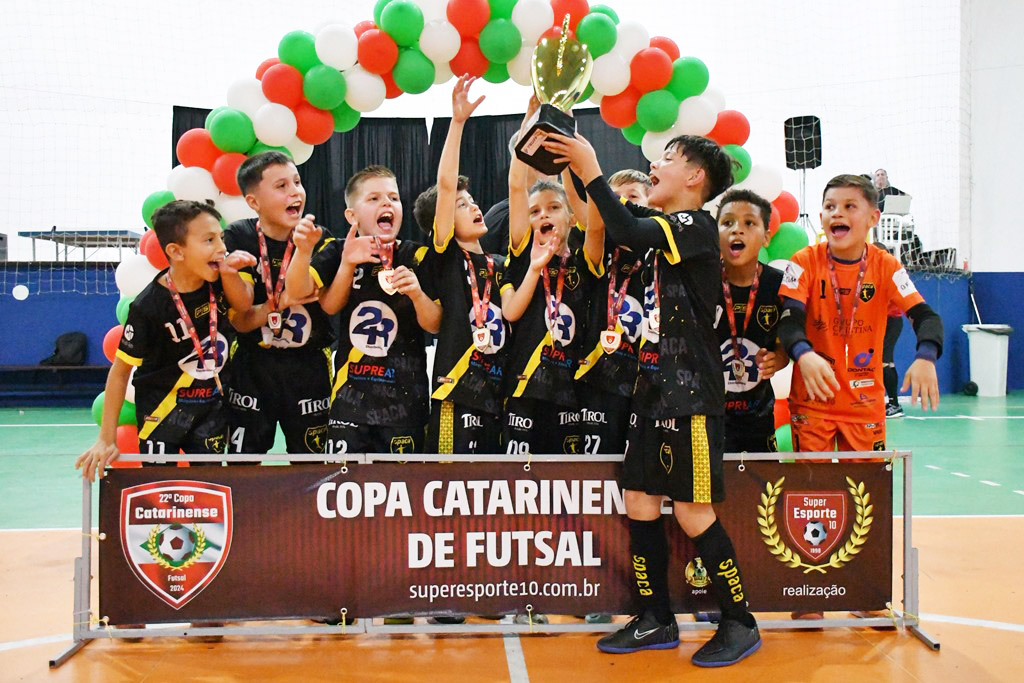 De virada, Spaca supera Academia e é campeã Sub-10