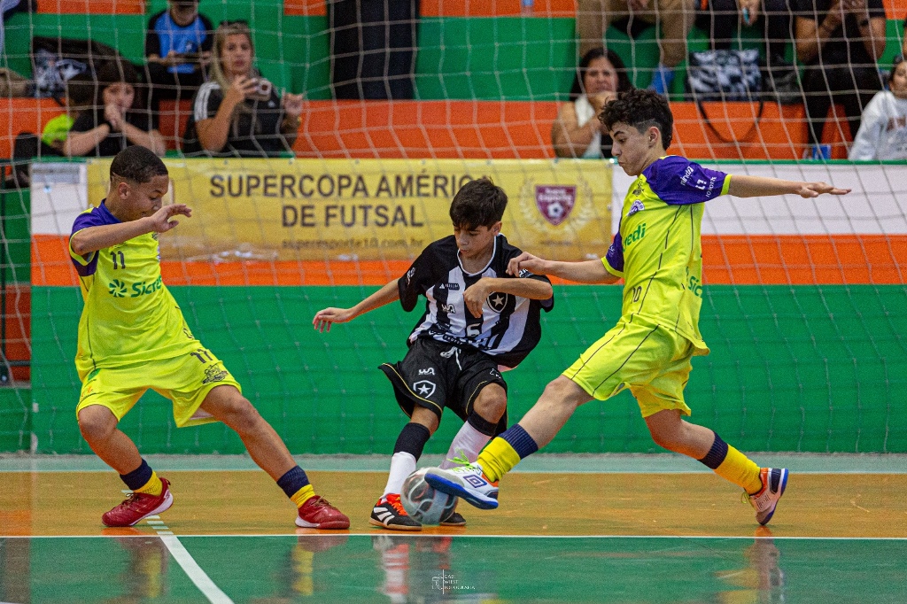 Supercopa começa com show de jogos e de gols