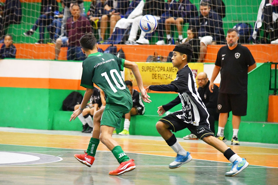 Dia de jogos eliminatórios nas quartas de final