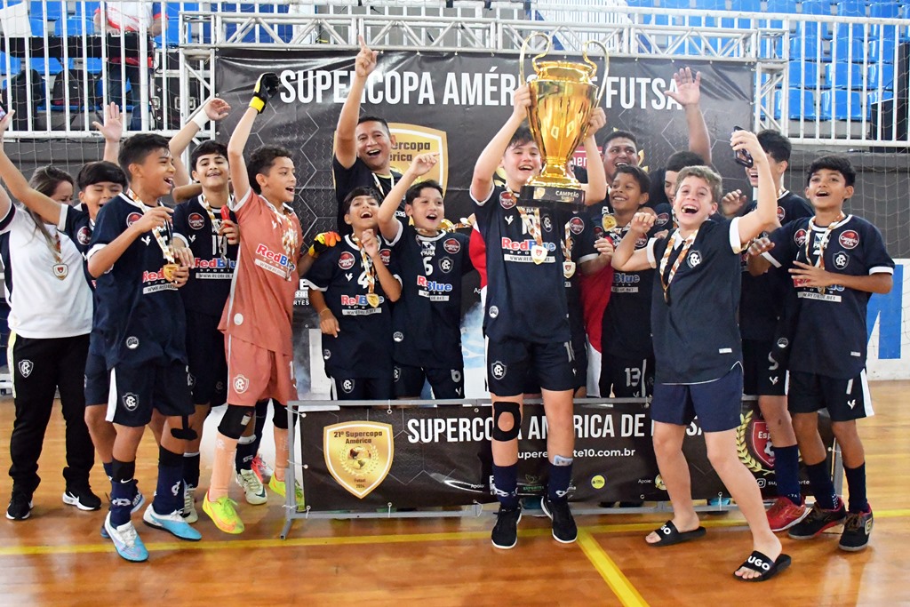 Primeiro campeão do dia: Remo na Sub-13